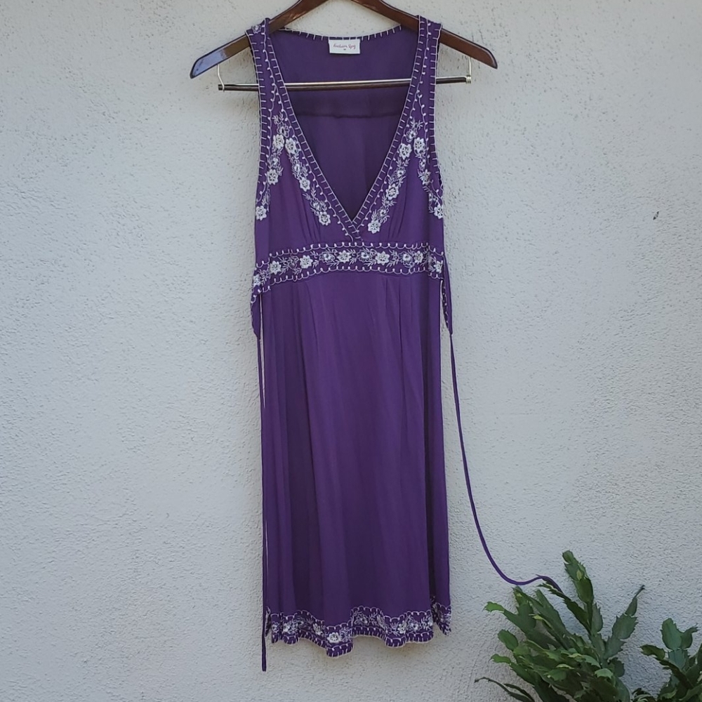 Dress purple with embroidery